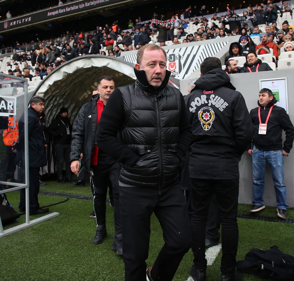 KALIPLARI YERLE BİR ETTİ Sergen Yalçın doktrini! Karakartal Galeri