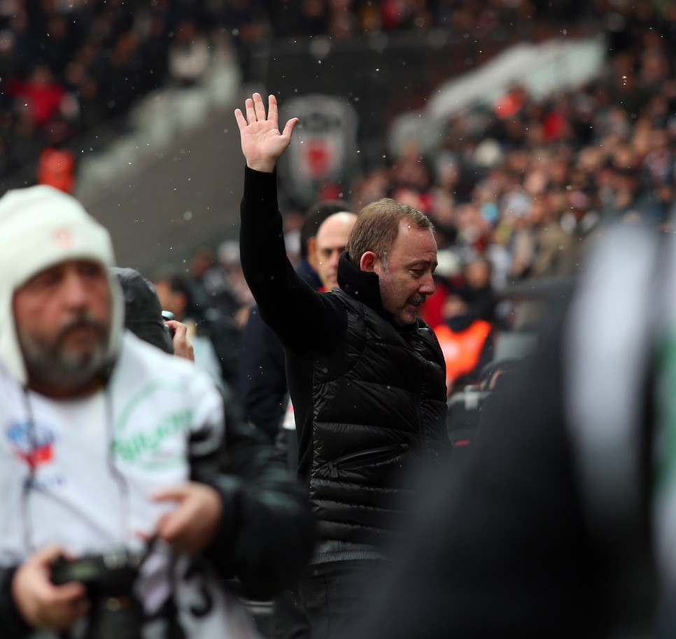 KALIPLARI YERLE BİR ETTİ Sergen Yalçın doktrini! Karakartal Galeri