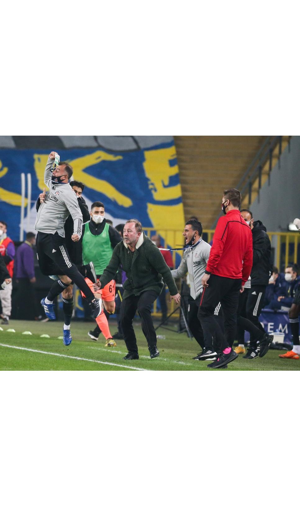 Karakartal Sergen Yalcin In Kadikoy Deki Gol Sevinci Galeri