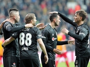 Şampiyonluk şarkılarıyla...